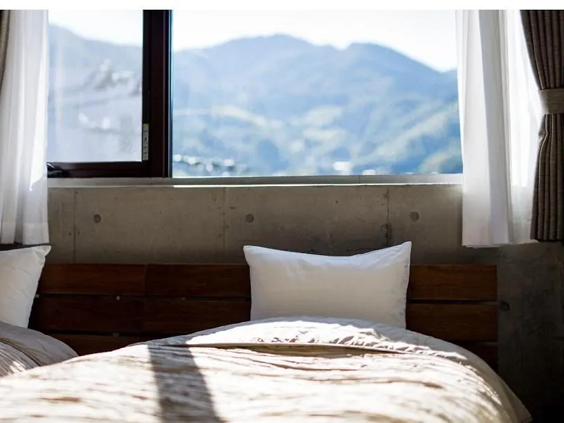 Treeside Hotel Yugawara Guest house